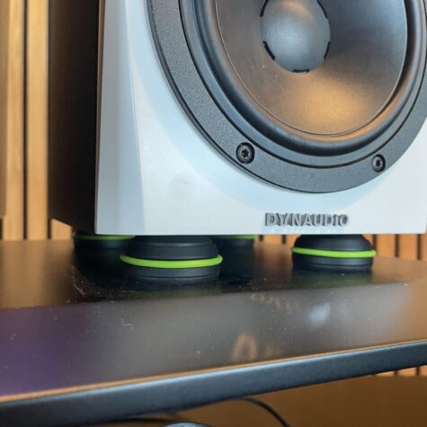 Adam Hall  SA SM IF 01 Absorber pucks for loudspeakers ( 4 pcs.)