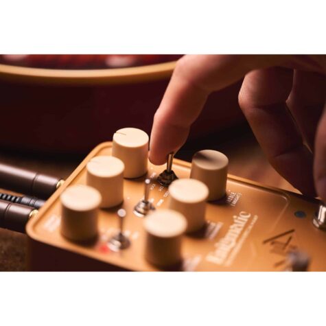 UAFX Enigmatic '82 Overdrive Special Amp