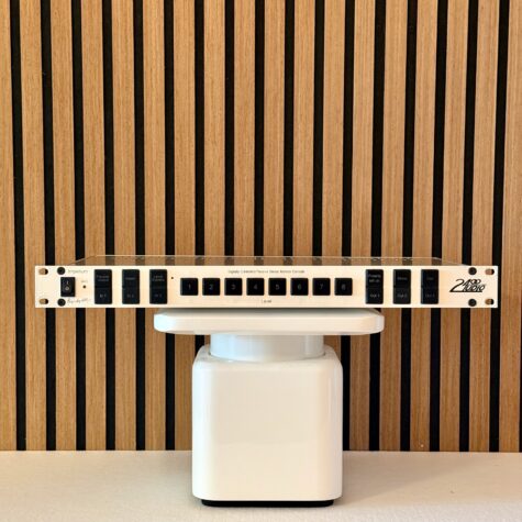 2400 Audio Imperium, White (Used)